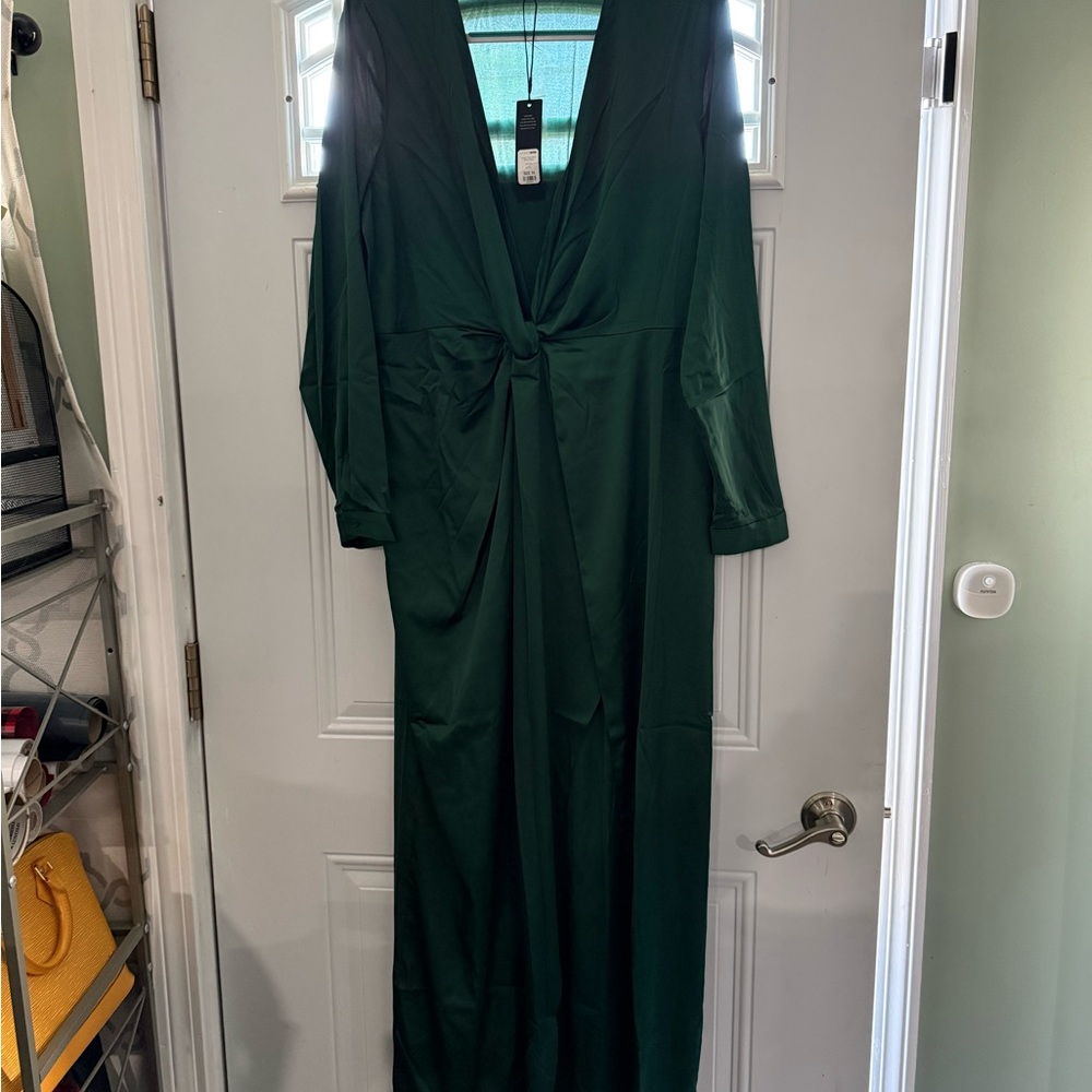 BRAND NEW Elegant Green Long Sleeve Dress